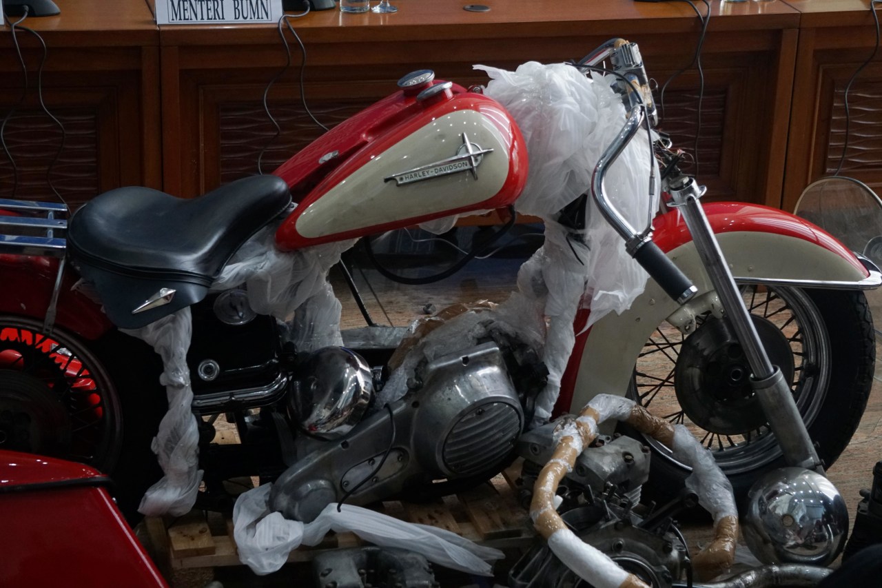 Brompton dan Harley Davidson, selundupan Garuda