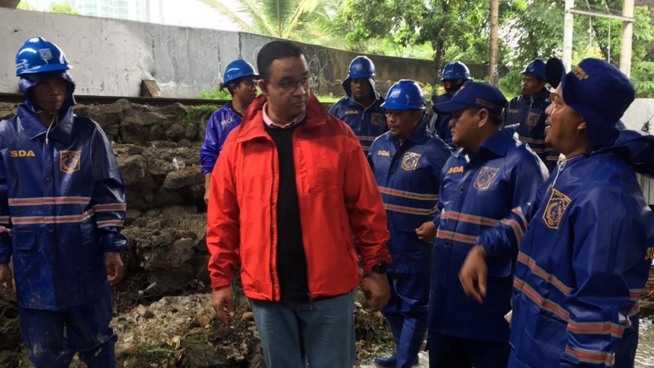 Anies Baswedan, tinjau tanggul 