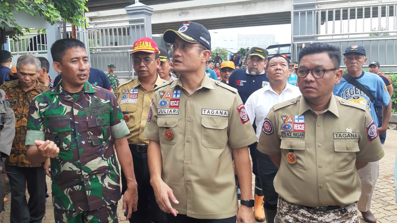Mensos knjungi pengungsian Cipinang Melayu