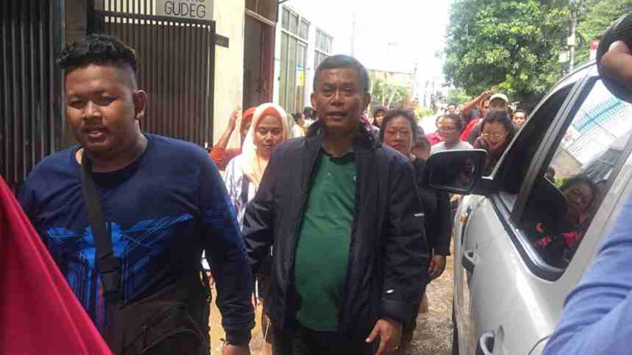 Prasetyo Edi Marsudi meninjau banjir