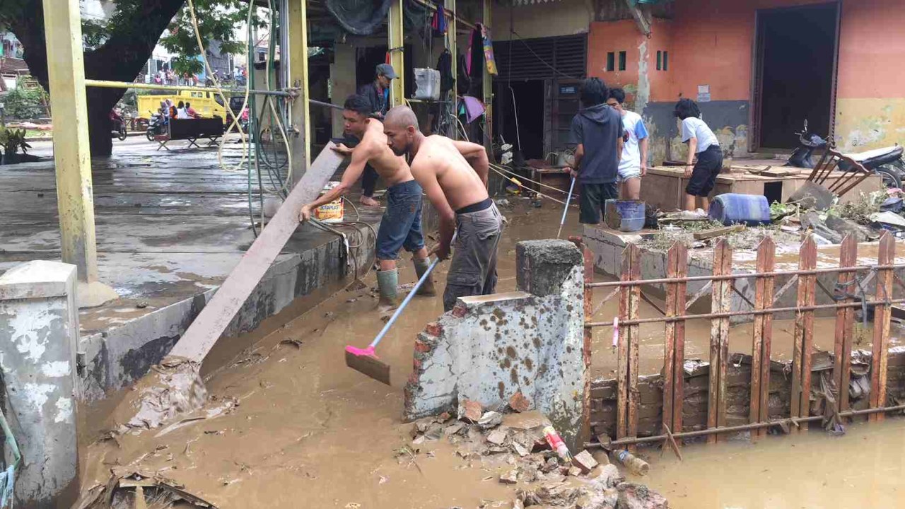 Warga di Kelurahan Bukit Duri