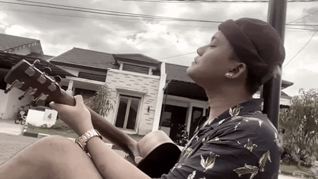 Rizky Febian menyanyi untuk mendiang ibundanya