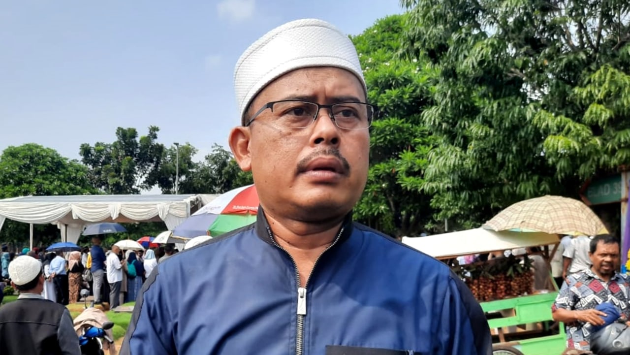Slamet Maarif di TPU Pondok Rangon