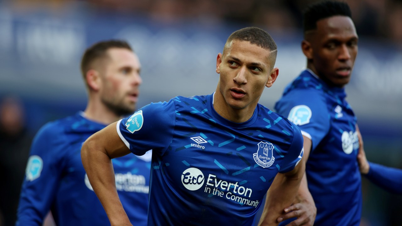 Sponsor unik di jersi Everton