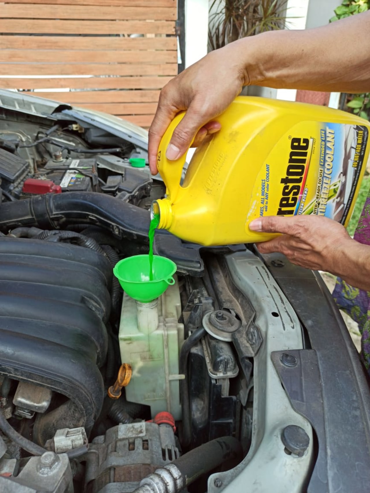 Ilustrasi mengisi air radiator