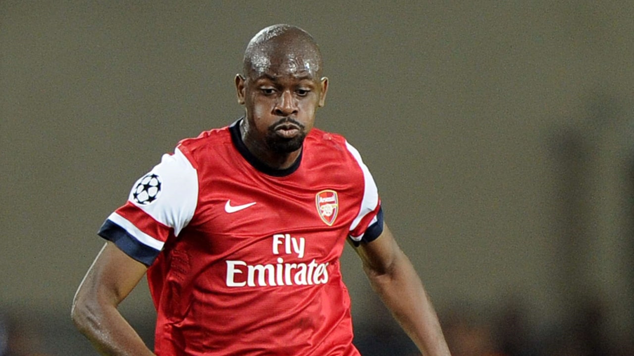 16:9 Abou Diaby saat masih membela Arsenal