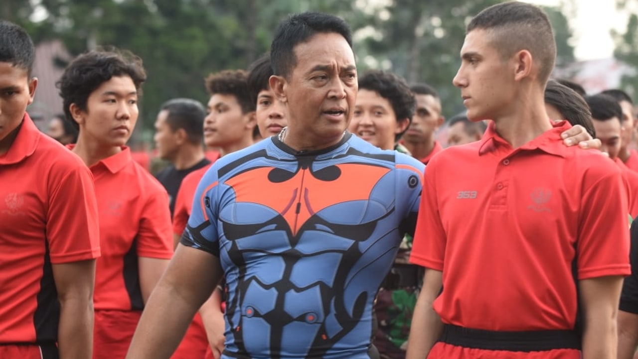 Andika Perkasa olahraga bersama dengan Taruna Akmil