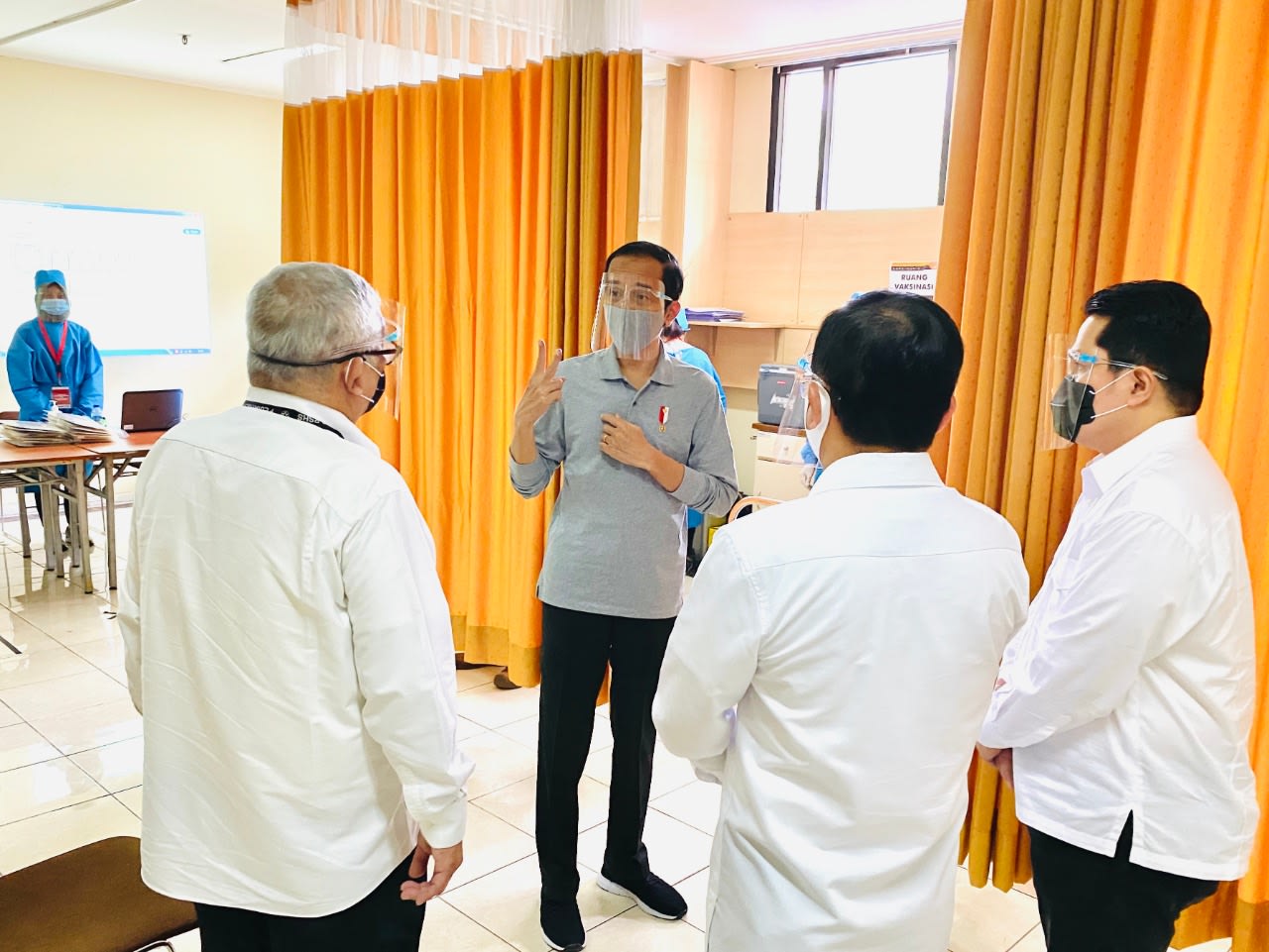 Jokowi Tinjau Fasilitas Produksi Vaksin Corona di Bio Farma