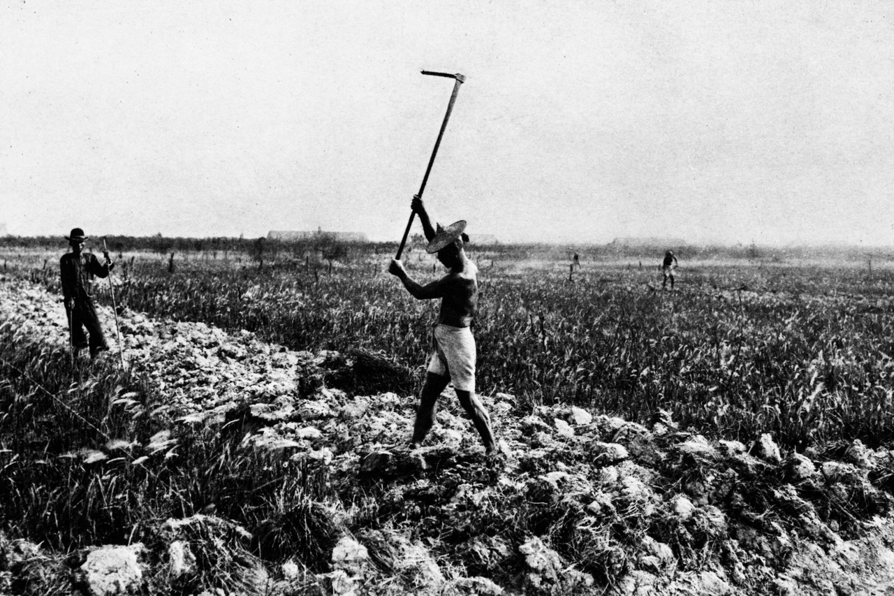 Pameran foto dan grafis Indonesia Bergerak 1900-1942