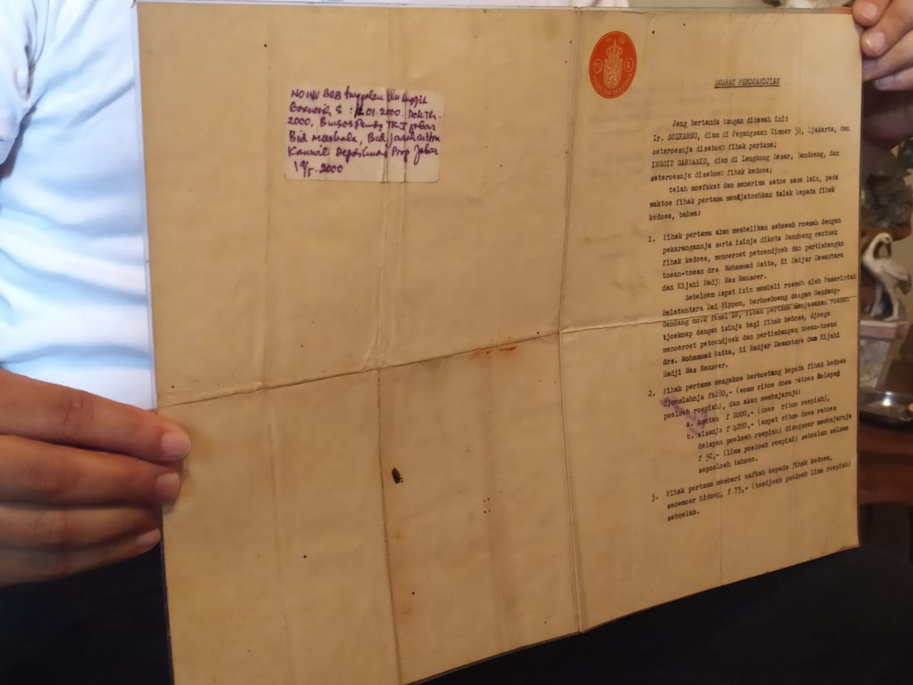 Dokumen Surat Nikah dan Cerai Inggit Garnasih dan Soekarno