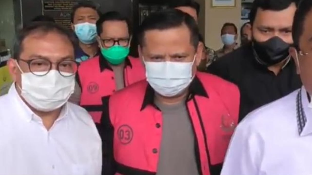 Napoleon Bonaparte dan Prasetijo Pakai Rompi Tahanan