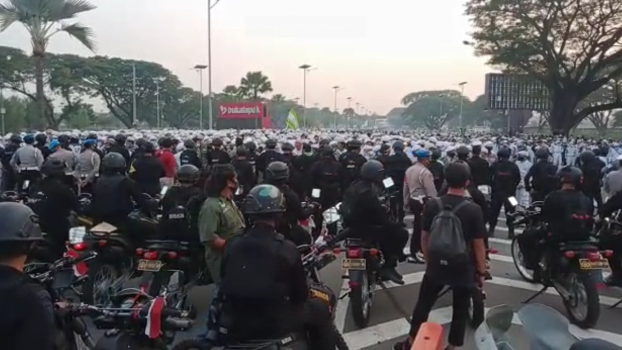 Massa yang akan menjemput Rizieq Syihab