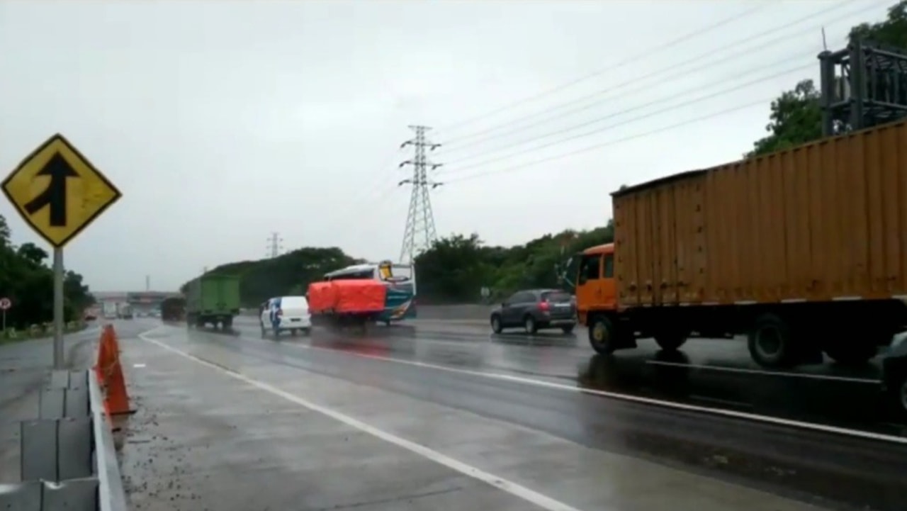 Suasana di Tol Jakarta-Cikampek KM 50