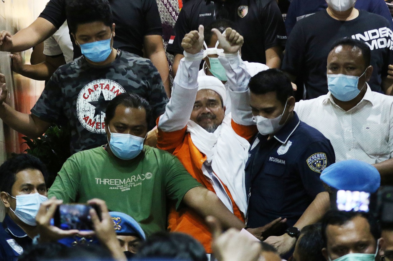 Kaleidoskop 2020 - Habib Rizieq menuju mobil tahanan