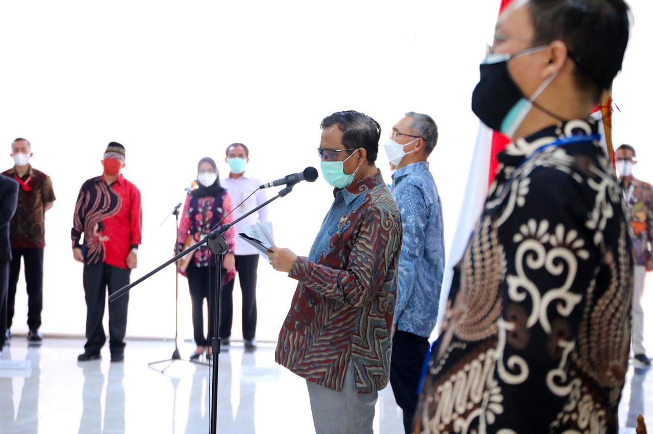 Menko Polhukam Mahfud MD Lantik Anggota Satgas BLBI.