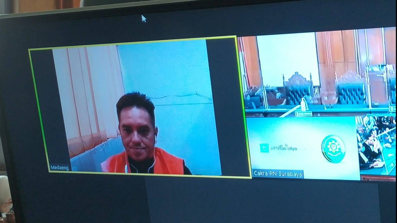 Tampang Mas Bechi saat mengikuti sidang perdana