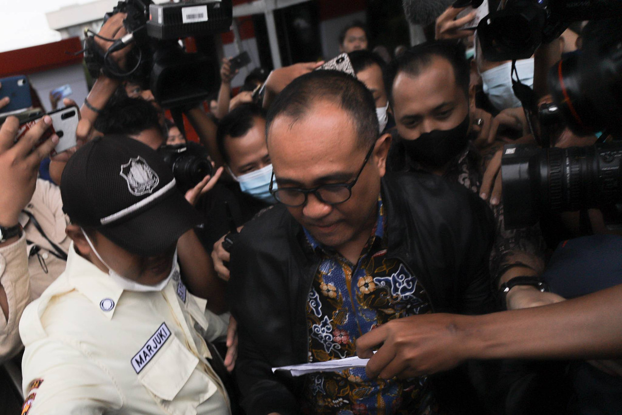 Rafael Alun Trisambodo usai menjalani pemeriksaan di KPK