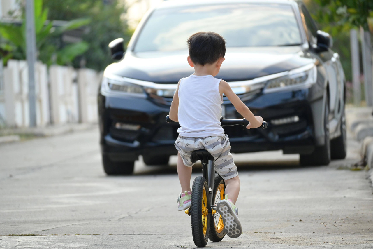 kumplus Opini - Yuviniar - Anak bermain di Jalan