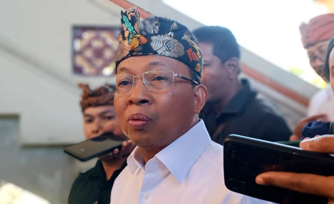 Gubernur Bali Wayan Koster di Gedung DPRD Bali