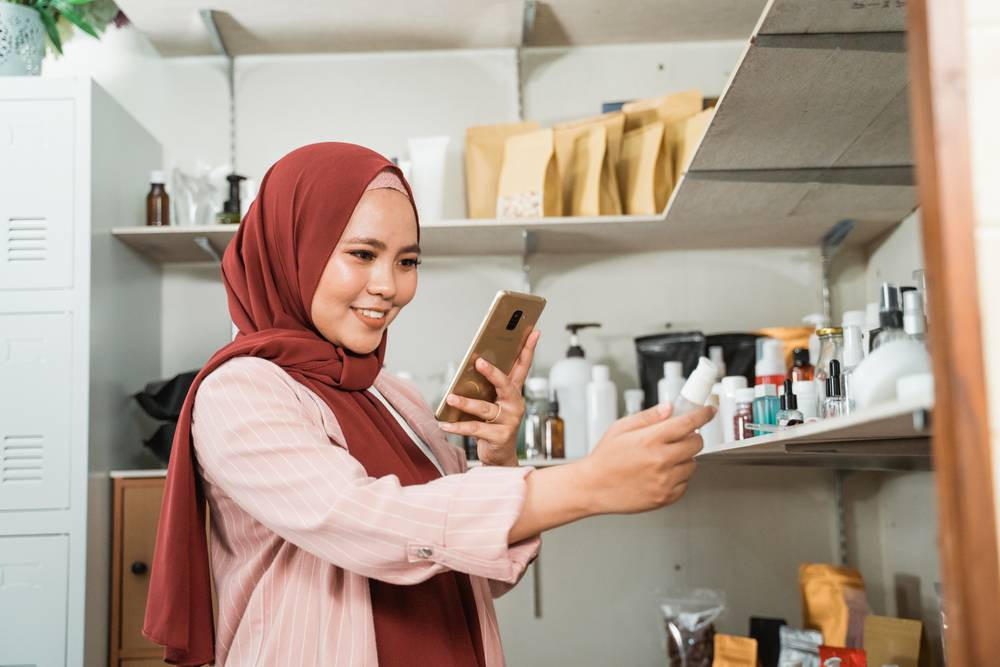  Ilustrasi perempuan pemilik UMKM.