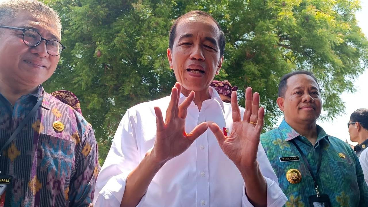 Jokowi saat mengunjungi SMKN 3 Sukawati di Gianyar