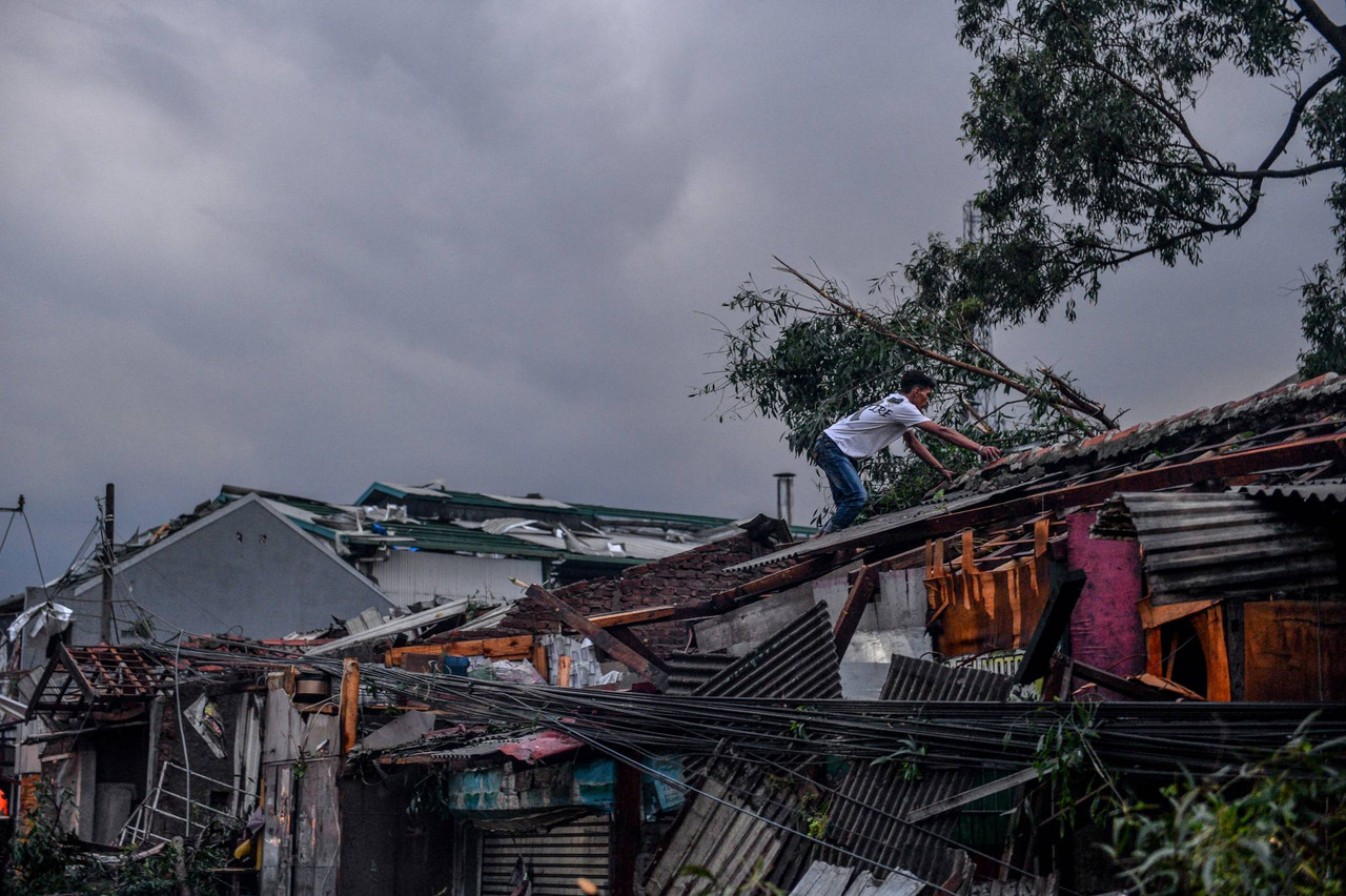 Dampak tornado di Kabupaten Bandung