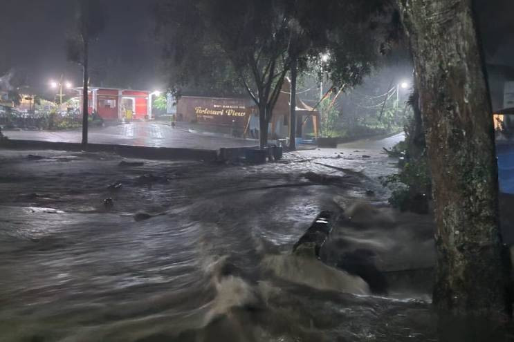 Banjir lahar dingin Gunung Semeru 