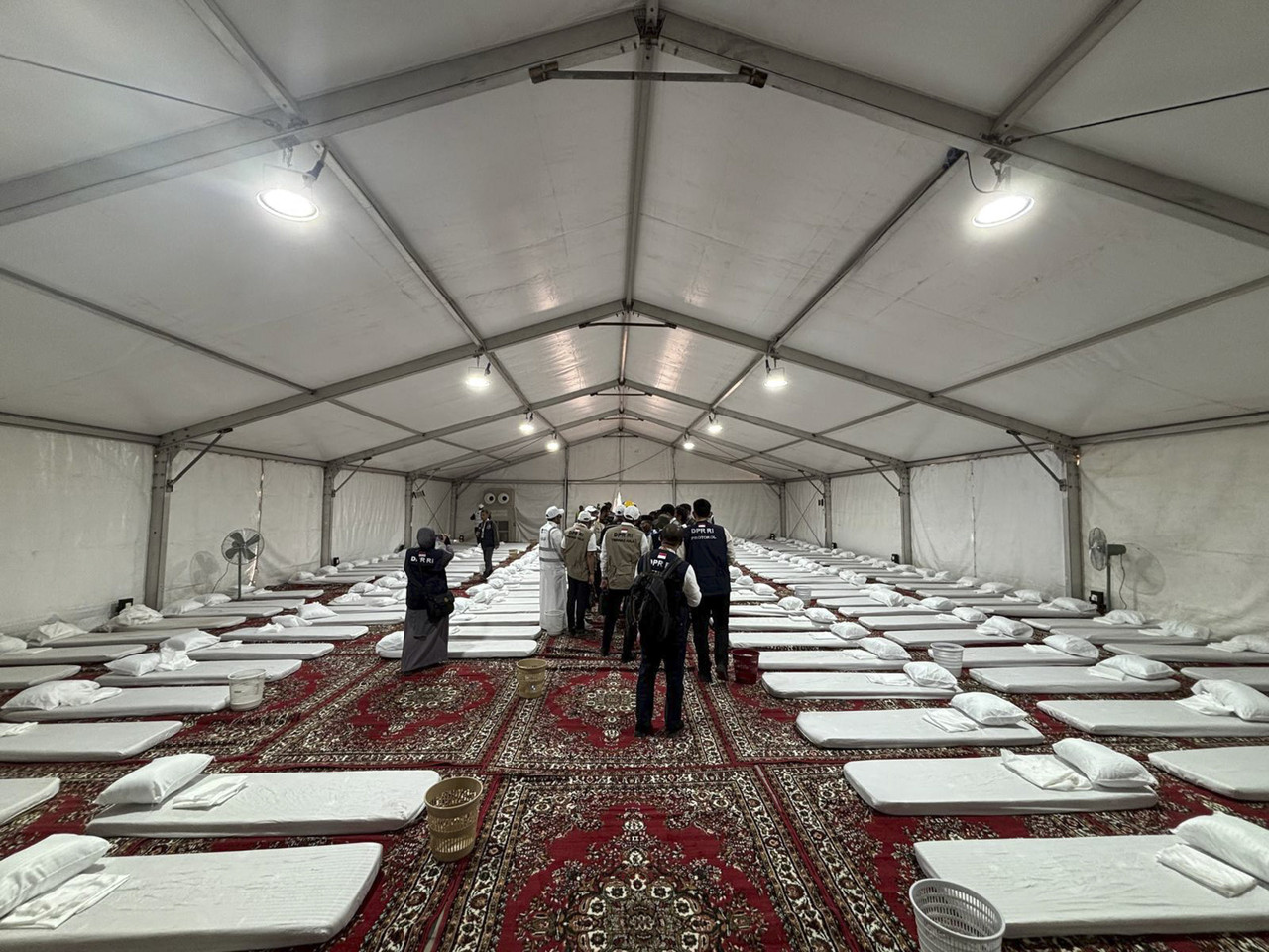Suasana salah satu tenda jemaah haji di Arafah.