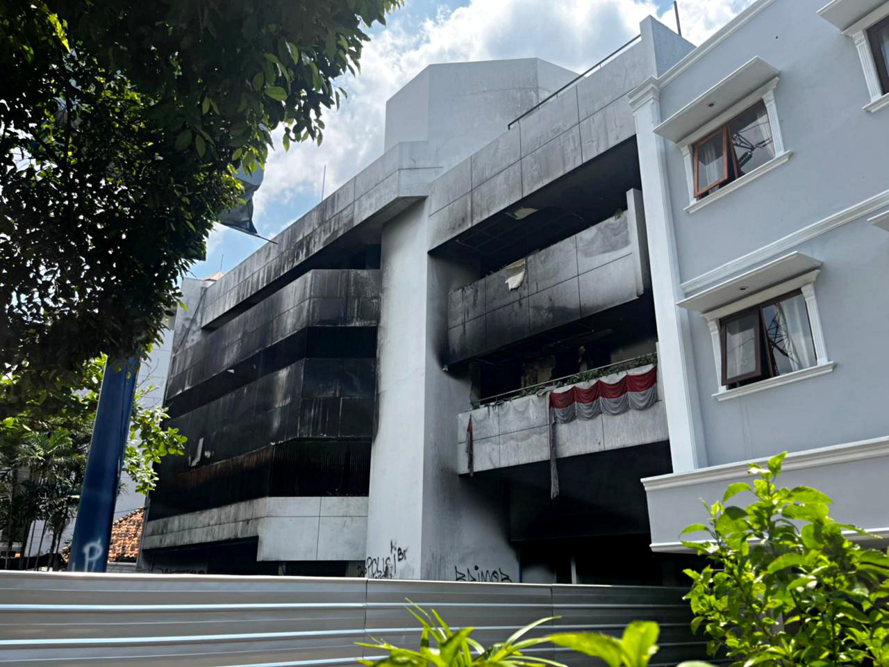 Suasana gedung AAC yang hangus 