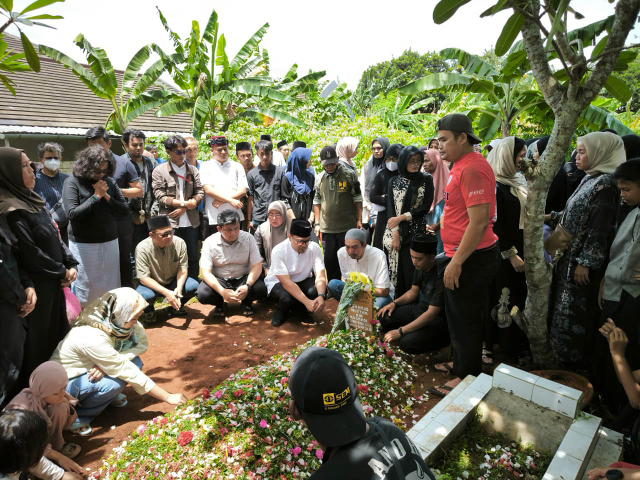 Suasana pemakaman MH siswa SMPN 19 Tangsel