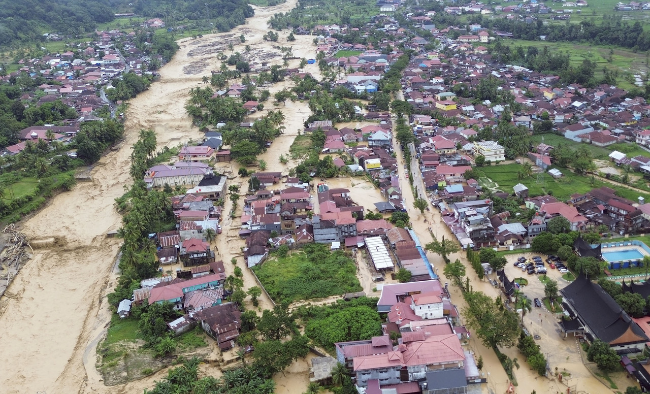 Banjir bandang meluas di Padang