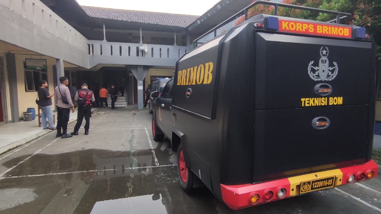 Ancaman bom di SMA Arrahman Depok