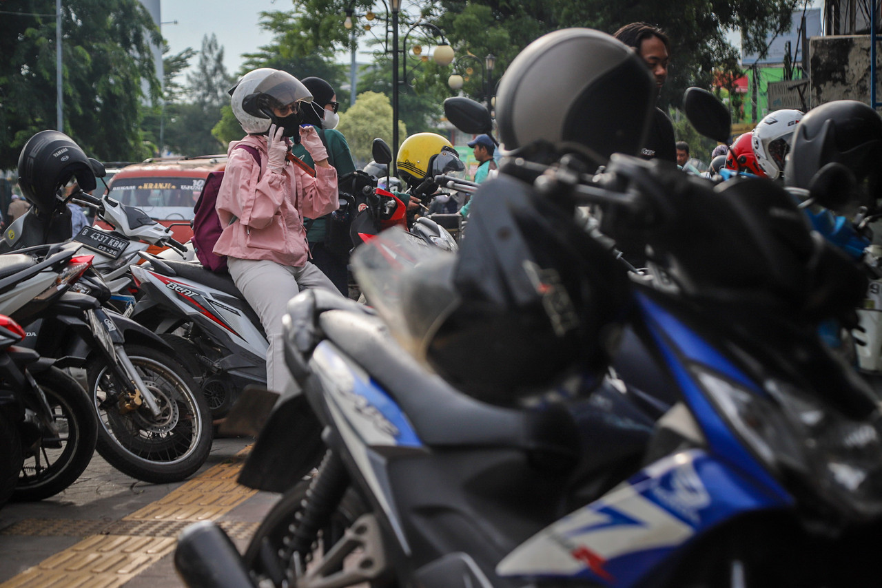 parkir motor di kawasan Stasiun Bekasi