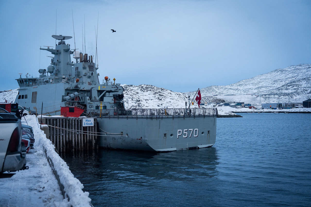 Kapal patroli Angkatan Laut Kerajaan Denmark HDMS