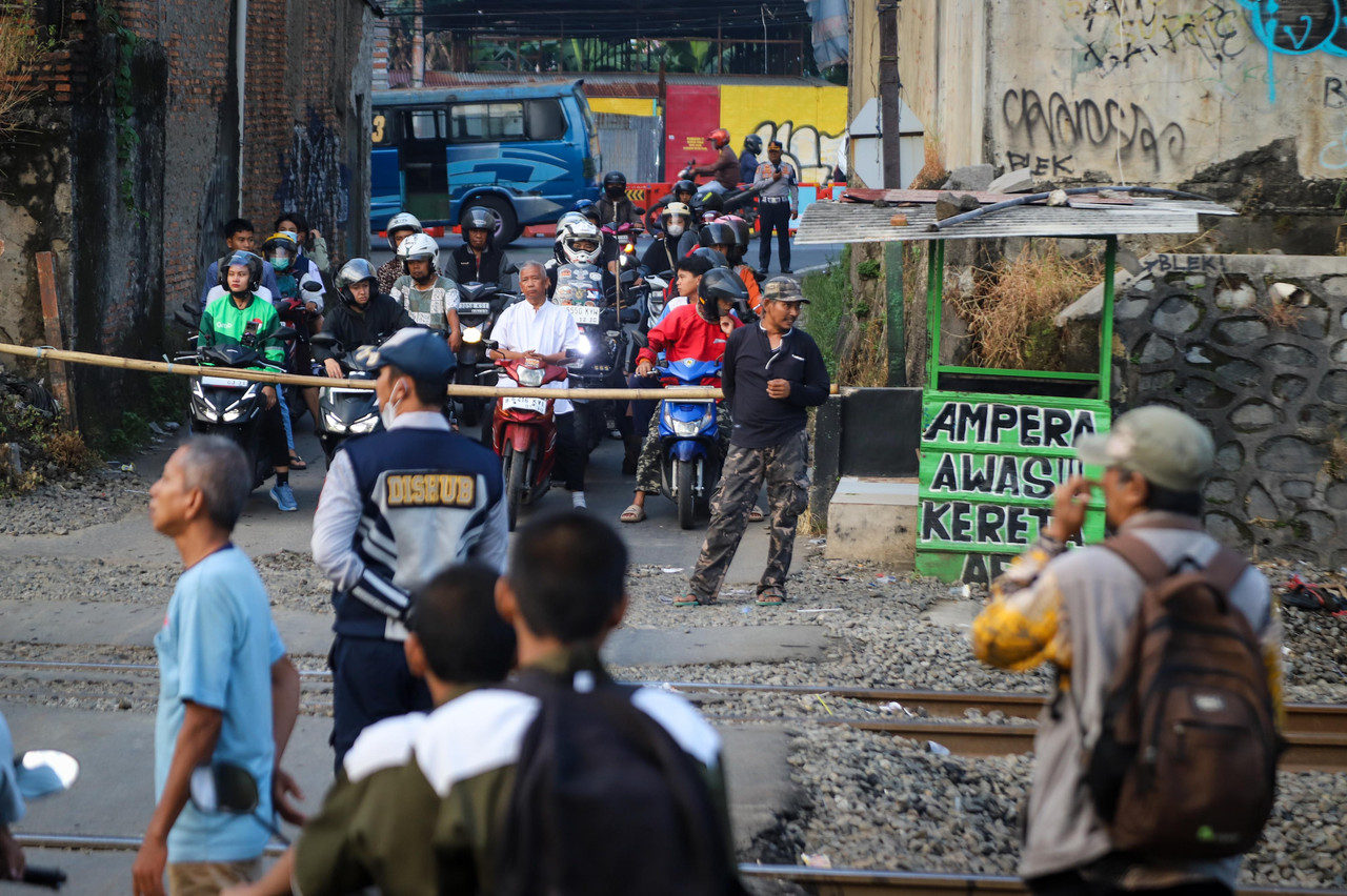 Perlintasan Sebidang Dekat Stasiun Bekasi Timur