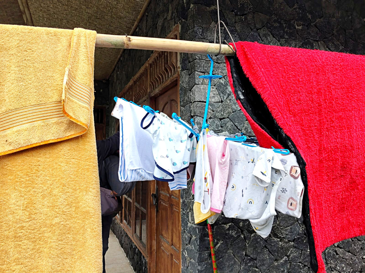 Rumah orang tua bidan untuk mengasuh 11 bayi