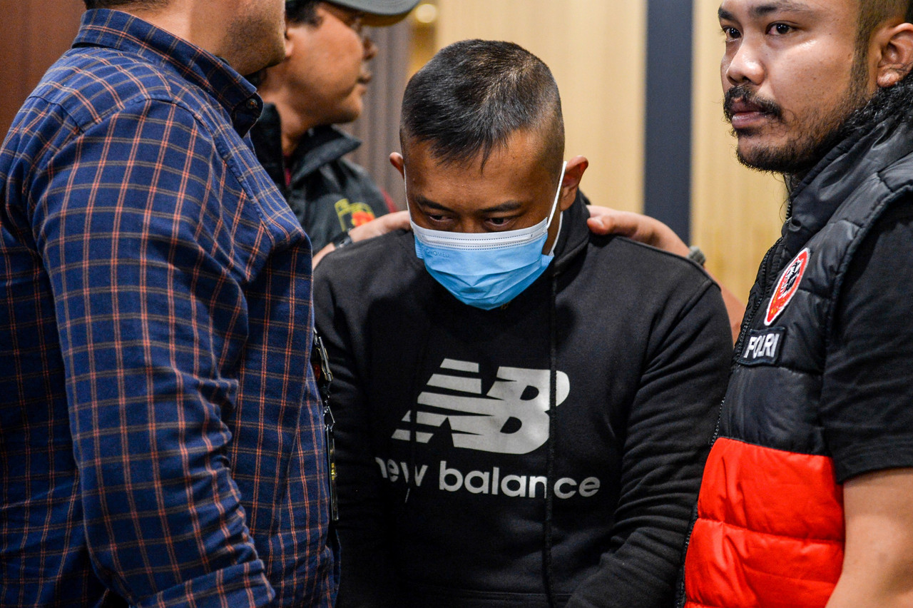 Taufik Hidayat Digiring ke Polda Jabar