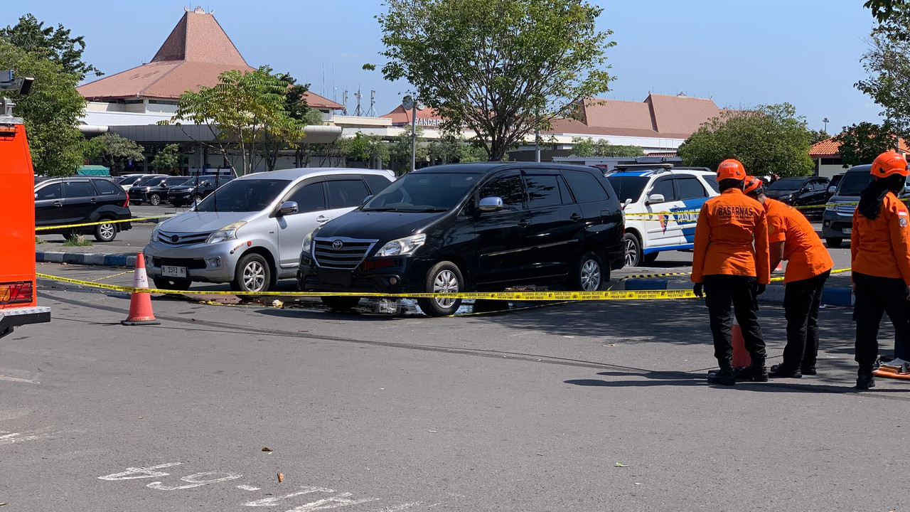 wanita tewas dalam mobil parkiran Bandara Juanda