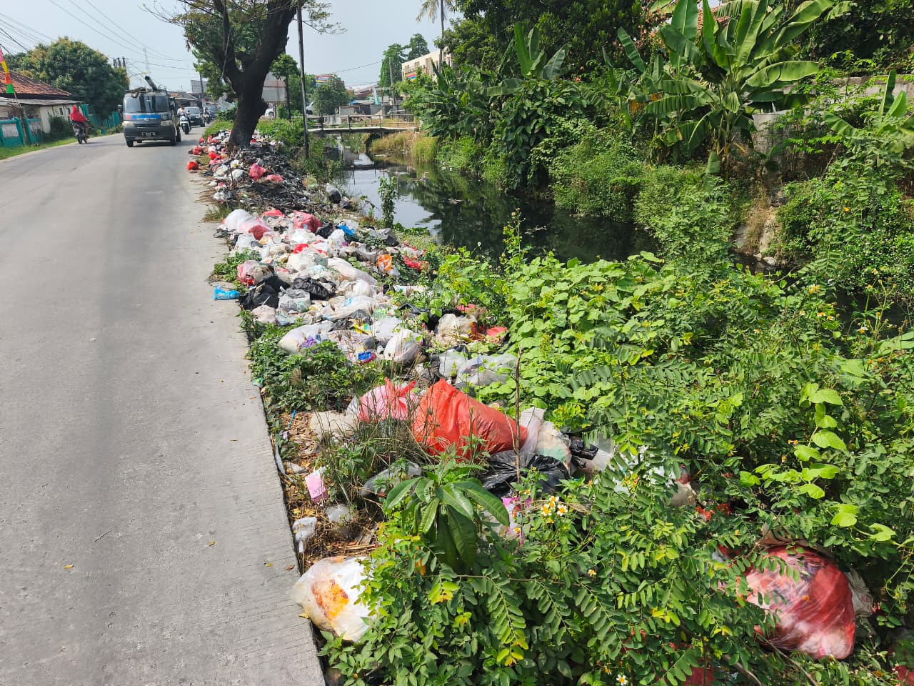 Tumpukkan Sampah di kawasan Babelan, Kabupaten Bekasi