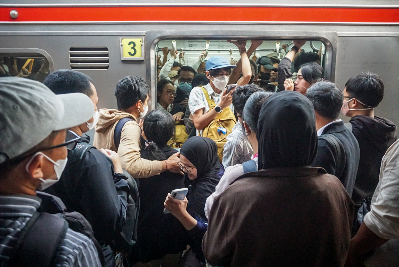 kepadatan penumpang KRL Green Line