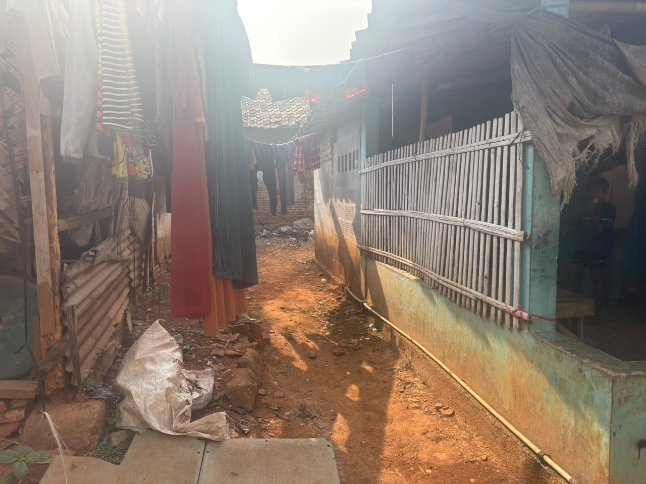 Kondisi Sekitar Rumah Pelaku S Usia 13 Tahun di Karawang