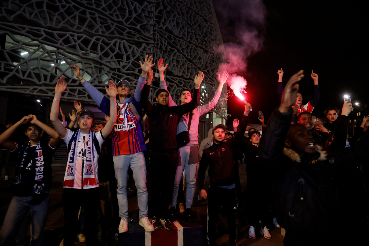 Suporter PSG Rayakan Juara Liga Prancis