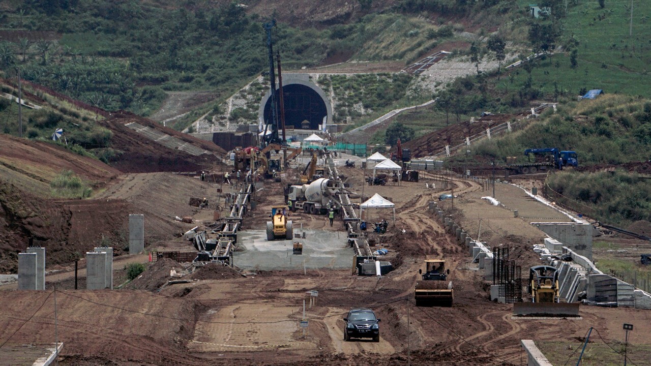 kumplus- Lipsus Kereta Cepat- PTPN 8 Walini (ed)