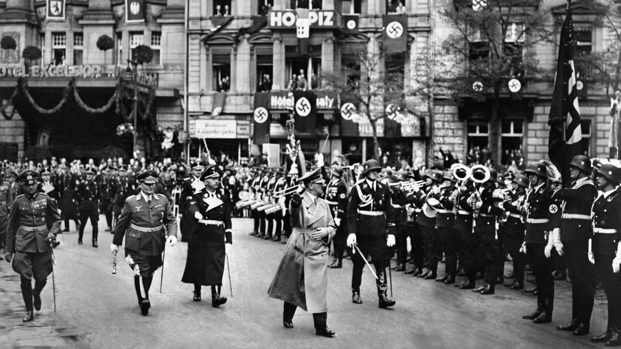 Opini Linda Christanty - nazi - Adolf Hitler