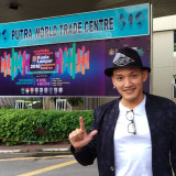 Tasaro Gk  Penulis Novel