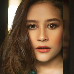 Prilly Latuconsina  Aktris