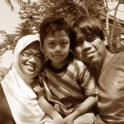 Freema Hadi W