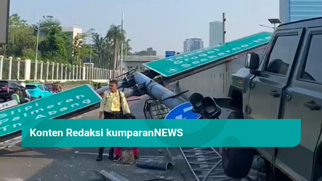 Mobil Maung Kecelakaan di Tol Dalam Kota, Tiang Penerangan Ambruk