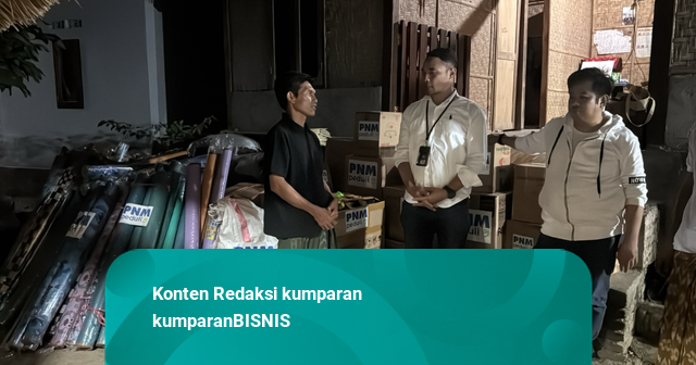 Nasabah Mekaar di Desa Sade NTB Ditemani PNM Lewati Masa Sulit Akibat Kebakaran