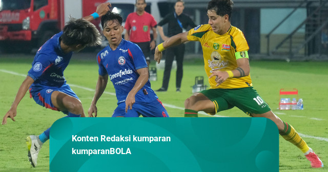 Pelatih Arema Tak Masalah Laga Lawan Persebaya Digelar di Bali